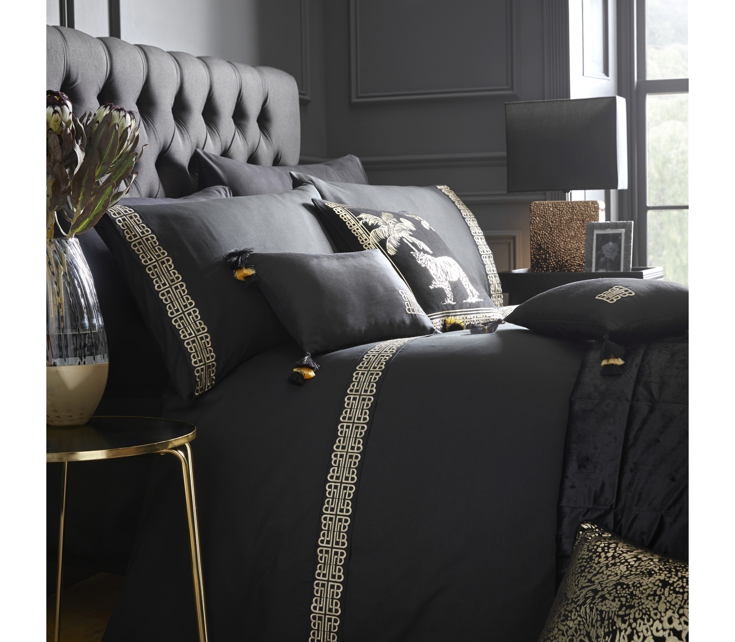 Laurence Llewelyn Bowen Monoglam Black And Gold Duvet