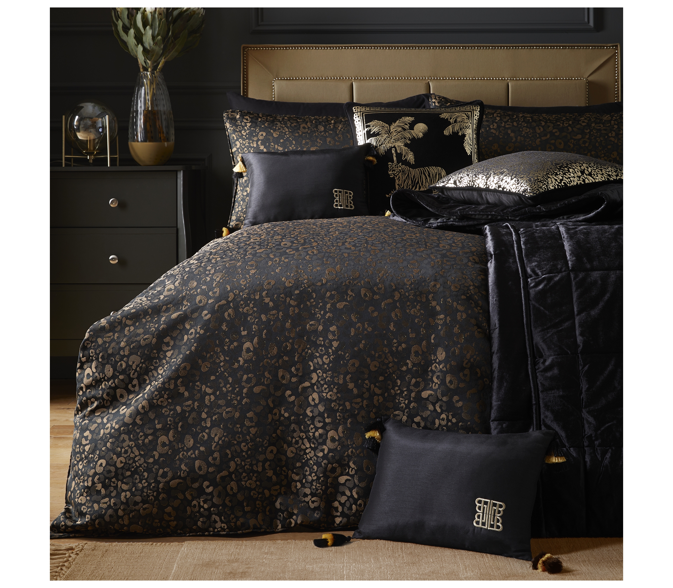 Laurence Llewelyn Bowen Roar Black And Gold Duvet Cover laurence-llewelyn-bowen-roar-black-and-gold-duvet-cover